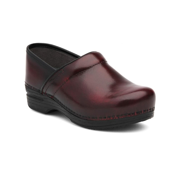maroon danskos